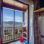Face Au 6 Voyageurs Les Angles (Pyrenees-Orientales)