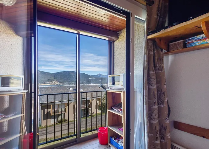 Face Au 6 Voyageurs Les Angles (Pyrenees-Orientales)
